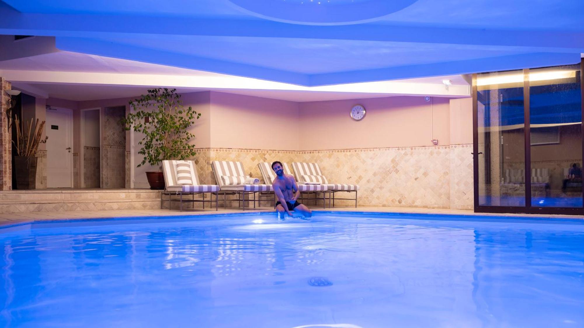 布里克特瑞酒店 维奈 外观 照片 The pool at the hotel
